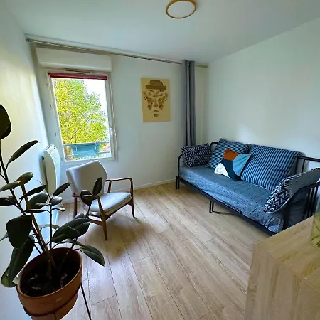 Uta House La Plaine